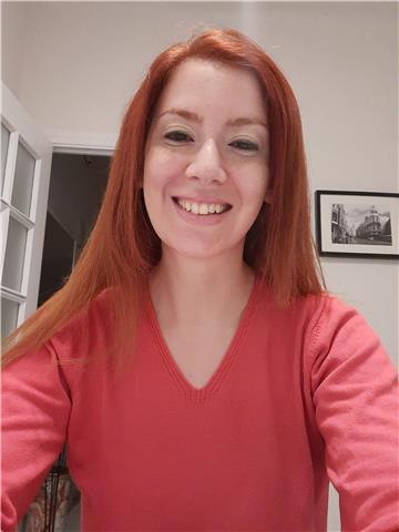 Soy profesora de español, domino a la perfección nuestro idioma, además de enseñar todas las asignaturas de nivel primario y de enseñar en universidad materias didácticas