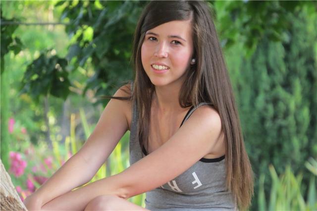 Graduada en lenguas modernas y traducción se ofrece para dar clases de castellano