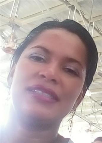 Profesional en administración de empresas y Normalista superior