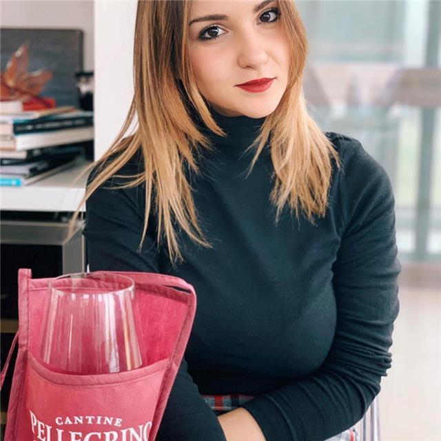 Laureanda in giurisprudenza con diploma di maturità classica offre lezioni di italiano, inglese e filosofia