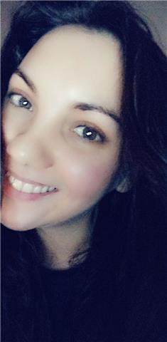 Profesora de inglés para clases particulares, me apasiona el idioma y he vivido 3 años en Inglaterra, ahora mismo me estoy sacando el certificado C1 en inglés, podría dar clases por videollamada o presenciales