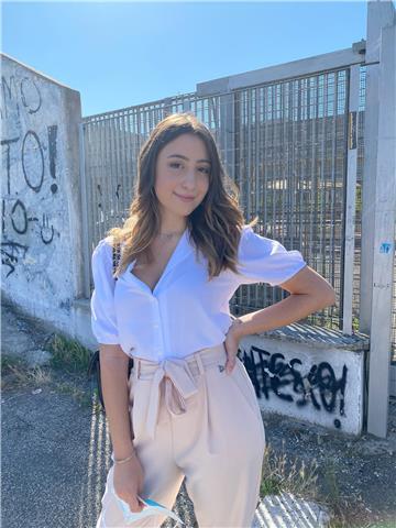 Studentessa di psicologia diplomata in un liceo linguistico impartisce ripetizioni di inglese, francese e spagnolo (grammatica, letteratura e conversazioni)
