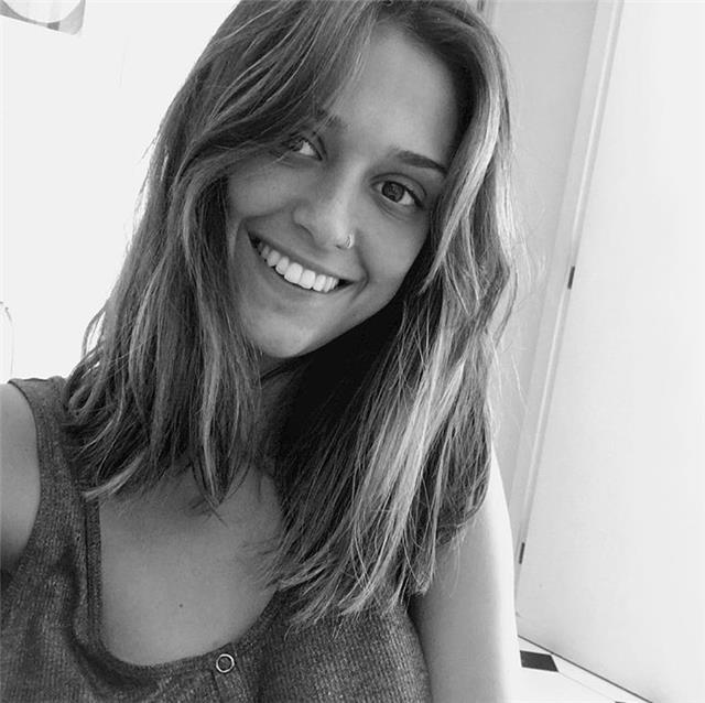 Profesora de inglés que da clases a niños de todas las edades