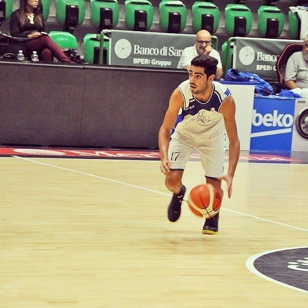 Studente di ingegneria meccanica offre lezioni di matematica. 
Se interessati offre anche lezioni di basket, lo pratico da 15 anni