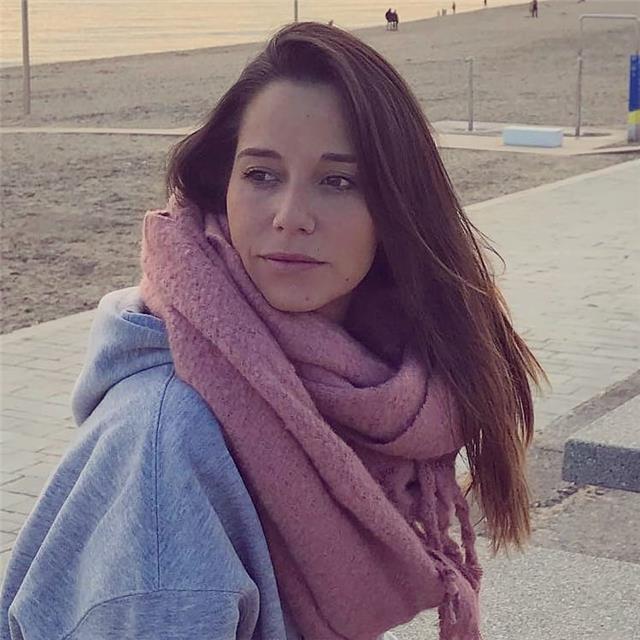 Mestra d'educació primària i infantil.
actualment treballo a una escola pública. 
busco donar classes particulars a nens i nenes de poblenou a partir de les 17h