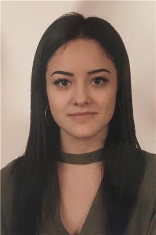 Estudiante de grado de filosofía en la universidad complutense dispuesta a impartir clases particulares principalmente a alumnos de bachillerato