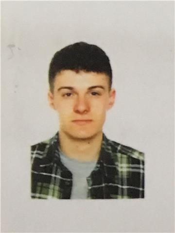 He dado clases a dos niños de 12-13 años de inglés. aparte, estudio filosofía, política y economía en la universidad de deusto