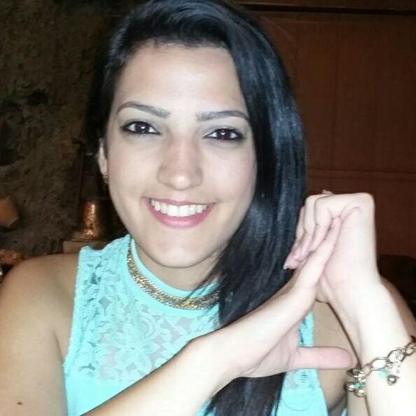 Traductora de árabe, inglés y español. tengo un grado y un máster en traducción