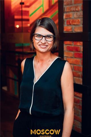 Insegnante di pianoforte laureata in italia e all'estero con esperienza professionale offre lezioni di pianoforte e solfeggio a domicilio