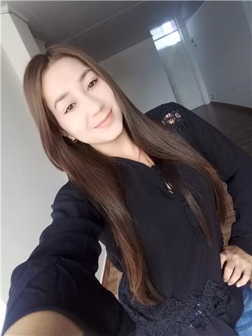 Licenciada en educación mención matemáticas y física, puedo dar clases de forma presencial o remota, disponibilidad inmediata