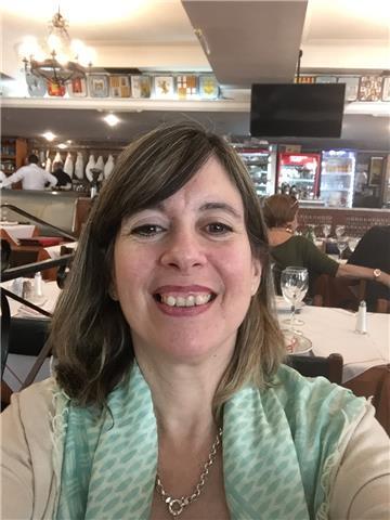 Profesora de español , imparto clases a jóvenes y adultos