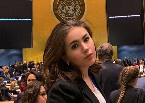 Studentessa del liceo scientifico con certificazione FCE del livello C1 di lingua inglese impartisce lezioni a domicilio