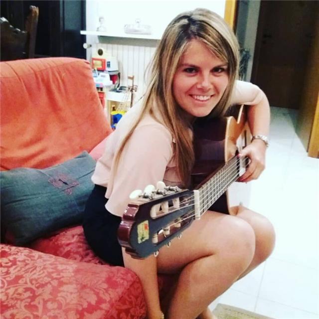 terapista e musicista offre lezioni private di tutte le materie scolastiche per scuola primaria e medie