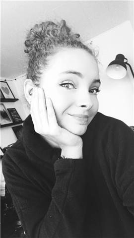 Étudiante passionnée par la culture et la langue anglophone donne des cours particuliers (grammaire, expression orale/ écrite, civilisation britannique/ américaine, linguistique, phonologie et traduction!)