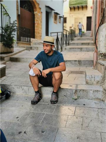 Sono un ragazzo neo laureato in Economia Aziendale con molta pazienza e determinazione. Seguendo le mie lezioni non si accumuleranno soltanto competenze per la materia desiderata, ma anche un metodo di studio efficace da inglobare nel proprio bagaglio cul