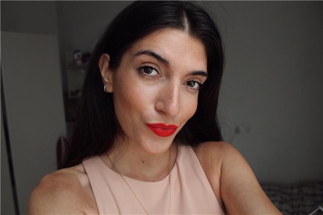 Filóloga inglesa, he residido en londres hasta ahora. me gustaría enfocar la educación de otra manera, pero siempre divirtiéndonos. si estás interesado puedes enviarme un mensaje. doy clases desde pequeños hasta adultos. todas las edades y todos los nivel