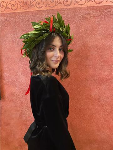 Sono laureata in lettere moderne, sono giovane e dinamica, pronta ad aiutarvi con italiano, grammatica e letteratura!
Sono disponibile per via telematica ovunque e da febbraio sarò stabilmente a Milano.
Sono a completa disposizione