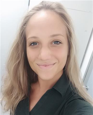 Insegnante giovanissima di inglese per chi vuole apprendere velocemente