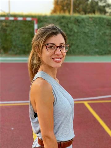 Soy maestra de educación infantil y graduada en pedagogía.
doy clases de orientación al estudio en las que imparto diferentes materias desde infantil hasta la eso