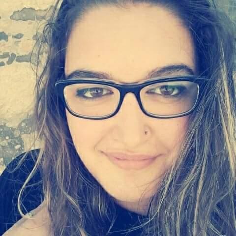 Sono una ragazza di 23 anni, diplomata, disponibile ad insegnare qualsiasi materia, ho esperienza con i ragazzi dovuta anche ai tre anni passati a contatto con loro durante le mie esperienza lavorative
