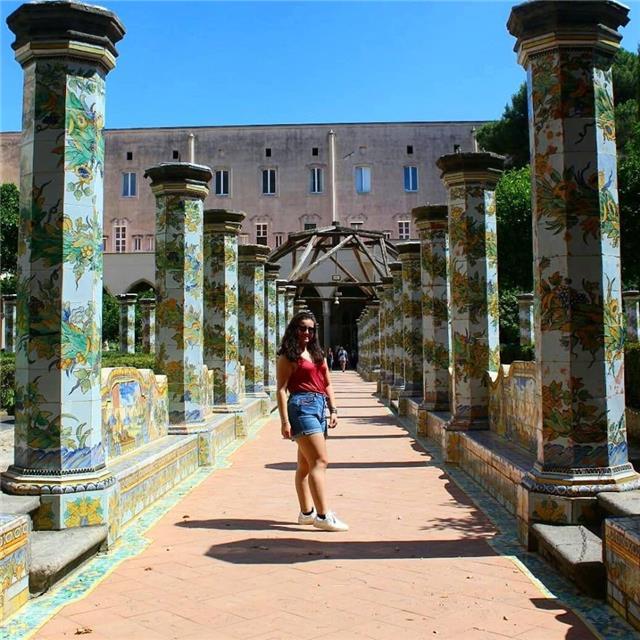 Ragazza con diploma linguistico offre ripetizioni di tutte le materie