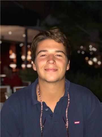 Doy clases de pádel. es un deporte que disfruto mucho tanto jugándolo como enseñándolo