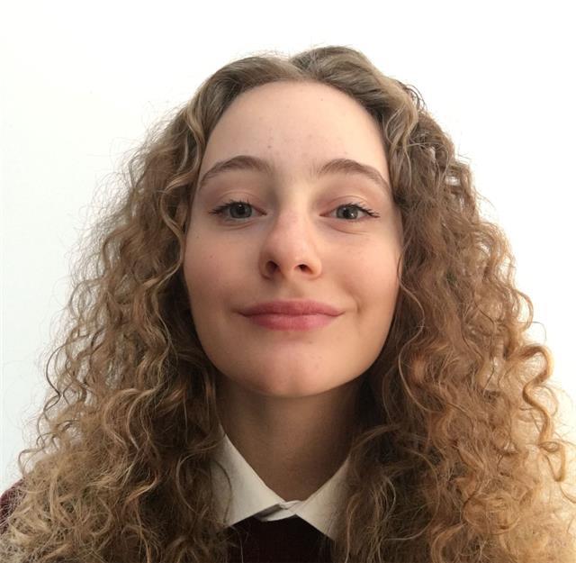 Studentessa di medicina diplomata al liceo scientifico impartisce lezioni