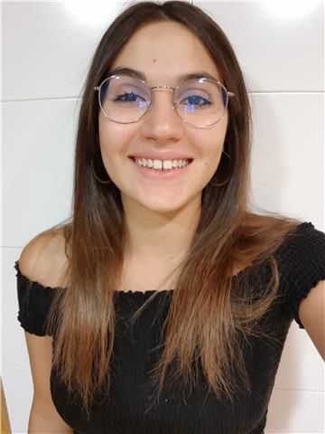Estudiante de económicas da clases particulares a domicilio de refuerzo para niños de 6 a 13 años
