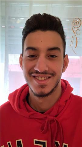 Cualquier persona motivada que quiera aprender el idioma. Soy una persona paciente y motivada que habla francés a nivel nativo