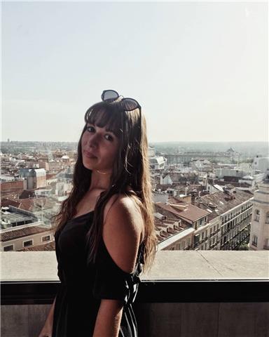 Graduada en traducción e interpretación, clases de inglés a niveles de primaria y eso