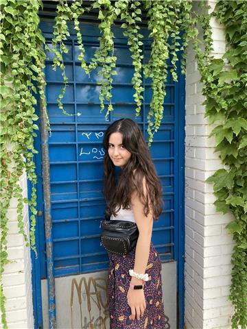 Graduada en estudios ingleses imparte clases hasta nivel c1. tengo experiencia en clases de apoyo a alumnado de primaria y secundaria en materias bilingües y preparación de exámenes cambridge