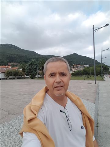 Profesor con experiencia imparte claclases particulares a domicilio. Gramatica y conversacion. Todos los niveles. 10€ ( dentro de Madrid capital )