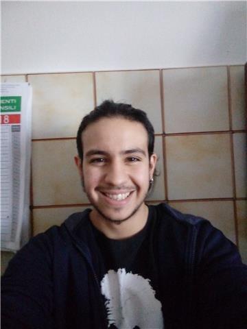 Diploma liceo scientifico, madrelingua spagnolo, studente universitario