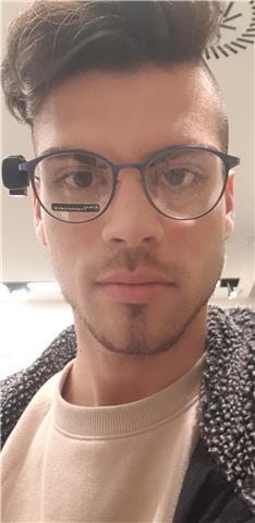 Ragazzo diplomato in Informatica