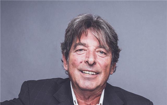 Insegnante di musica e strumento (chitarra classica e basso elettrico)