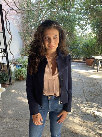 Studentessa di medicina, diplomata con il massimo dei voti impartisce lezioni private di italiano a Trapani/ Paceco/ Locogrande per scuola elementare, media e superiore
