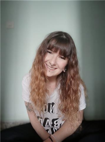 Profesora de apoyo y refuerzo para alumnado de educación primaria y e.s.o