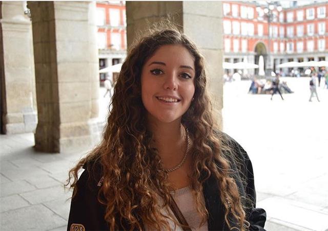 Doy clases particulares de inglés, tanto a niños pequeños, primaria, secundaria o bachillerato. Ofrezco clases de conversación, como de gramatica