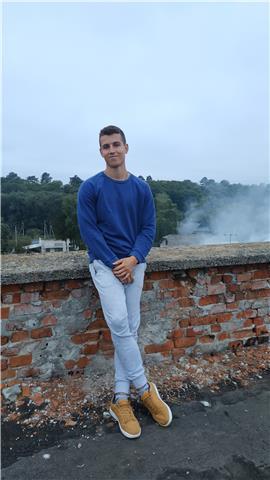 Doy clases particulares de diseño gráfico, así como indesign, photoshop e illustrator