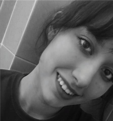 Studentessa di Intelligenza Artificiale impartisce lezioni di programmazione Python e Java