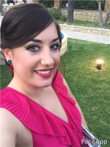 Soy maestra y diplomada en turismo, y me dirijo sobretodo a alumnos de primaria y primeros cursos de la eso, tengo muchos años de experiencia dando clases y enseño técnicas de estudio para obtener buenos resultados