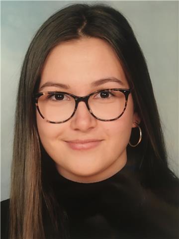 Soy una persona dinámica, paciente y apasionada por el trabajo. 
He sido profesora particular tanto de Lengua Castellana y Literatura como de Matemáticas para alumnos de 1º de primaria hasts 2º de la eso. 
He terminado el bachillerato de Ciencias Sociales