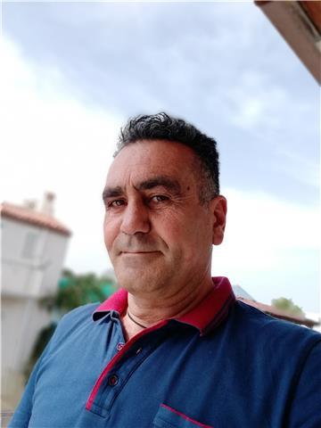 Laureato in discipline tecniche con pluriennale esperienza di insegnamento e 
lezioni private