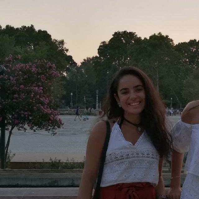 Se ofrecen clases particulares, apoyo escolar y cuidado de niños de todas las edades hasta 3º eso