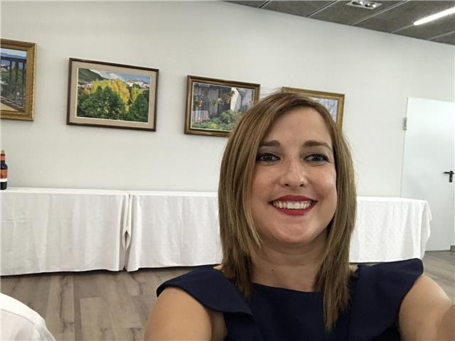Profesora nativa catalana con máster en Inteligencia Emocional da clases de lengua catalana y castellana y sus literaturas a alumnos de ESO y bachillerato