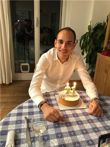 Sono un ragazzo di 21 anni, diplomato al liceo scientifico Primo Levi e studente presso l’università Roma Tre. Impartisco lezioni di matematica presso il vostro domicilio o online. Grazie