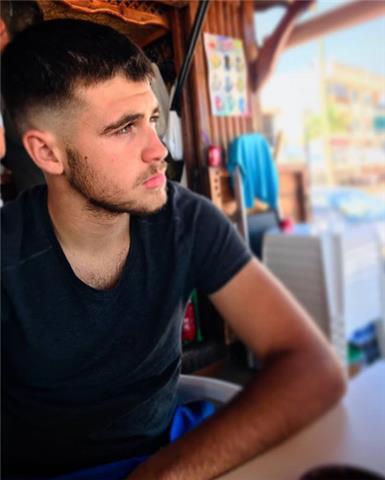 Profesor de matemáticas responsable con capacidad de enseñar. nota de matemáticas en selectividad: 9,25