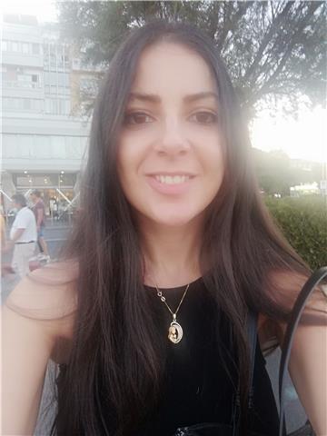 Laureata in lettere moderne con il massimo dei voti offre lezioni di italiano, latino, storia, geografia e storia dell'arte, a studenti di scuola secondaria di primo e secondo grado