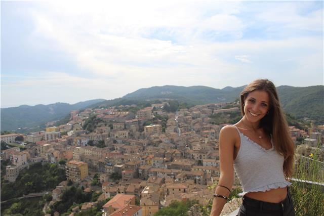 Laureata in mediazione linguistica ambito interpretariato e traduzione offre lezioni su Roma di italiano, inglese e spagnolo