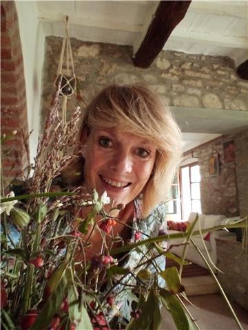 Vuoi migliorare il tuo francese e ti piaciono le canzoni francesi? possiamo studiare e cantare le canzoni che più ti piaciono!